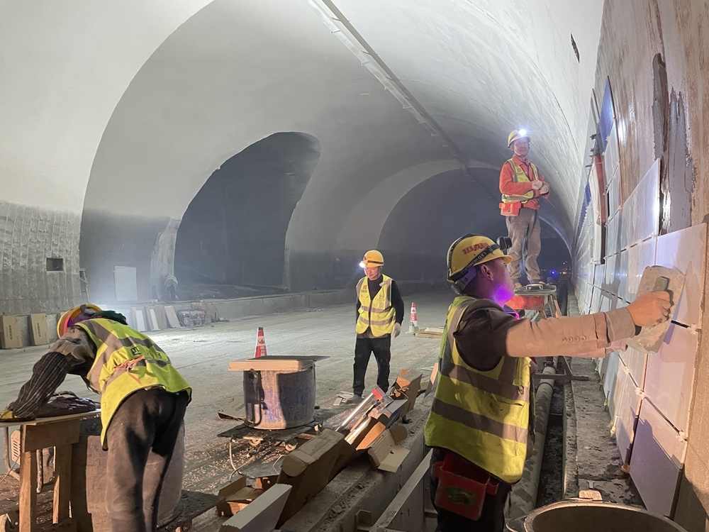 全长15.2公里！甘肃木寨岭特长隧道全面贯通(图2)