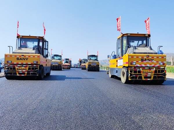 黄河上游首座八车道跨河大桥即将跨越天险实现“牵手”(图3)