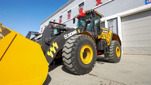 国内首台XC9150超大吨位混动装载机交付(图2)