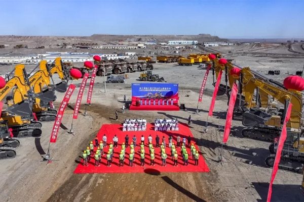 焕新升级，成套出击！徐工百台成套矿山装备在西北市场交付(图2)