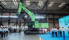 全球首台！徐工“青山绿”矿用混动挖掘机荣耀下线