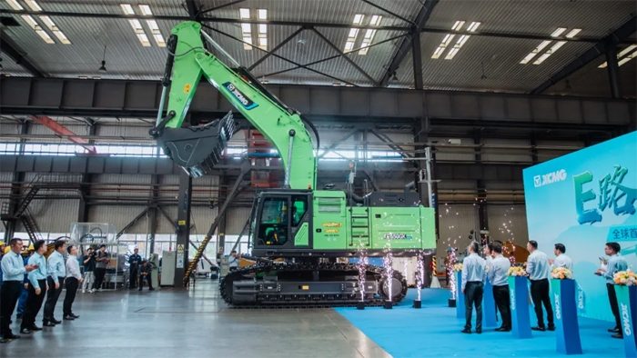全球首台！徐工“青山绿”矿用混动挖掘机荣耀下线(图1)