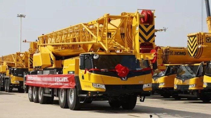 再启航！30余台徐工起重机，丝路赴中东(图1)