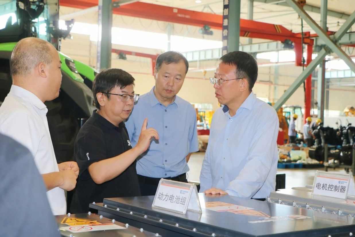 农业农村部调研组到访柳工农机，点赞混合动力技术创新(图1)