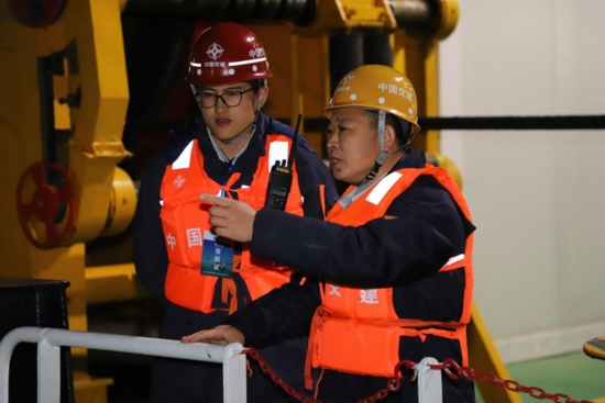 60多万颗螺丝零失误！“中国深海钳工第一人”管延安的“厘米人(图3)