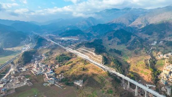 贯通16460米“华山松”！云南首条时速350公里高铁实现新(图3)