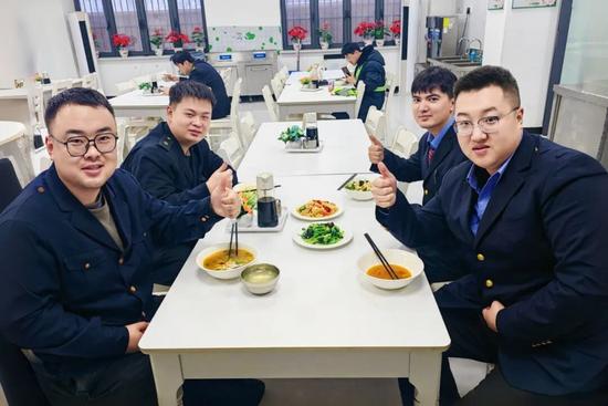 让跑车在外的职工睡好觉！这家行车公寓超智能(图18)