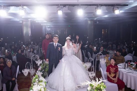 圆满“跨国恋”！这两名铁路人，回国结婚了｜火车·悦读(图2)