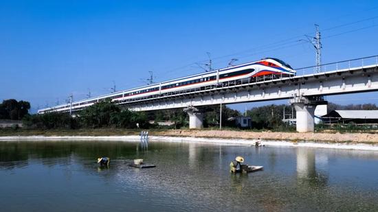 圆满“跨国恋”！这两名铁路人，回国结婚了｜火车·悦读(图5)