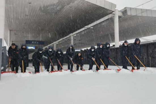 冰雪凝寒，怀揣春天丨铁路人，小寒(图4)