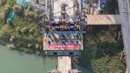 中铁大桥局7项工程和技术荣获2025年度中国中铁绿色环保奖项(图33)