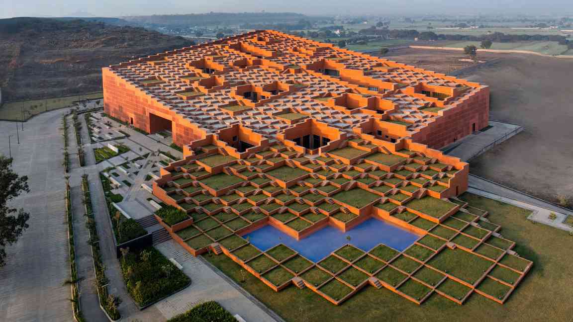 463个阶梯平台，铺满印度Prestige大学新建筑屋面(图6)