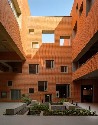 463个阶梯平台，铺满印度Prestige大学新建筑屋面(图13)