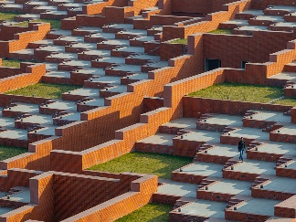 463个阶梯平台，铺满印度Prestige大学新建筑屋面(图2)