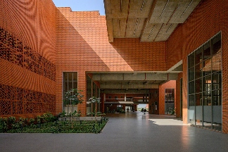 463个阶梯平台，铺满印度Prestige大学新建筑屋面(图16)