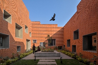 463个阶梯平台，铺满印度Prestige大学新建筑屋面(图26)